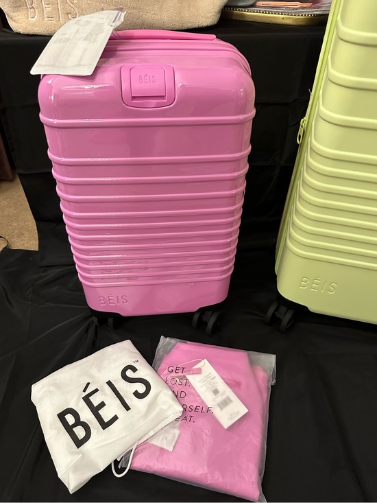BEIS Handbags - NWT BÉIS The Small Carry-On Roller in Glossy Berry + Luggage Cover!